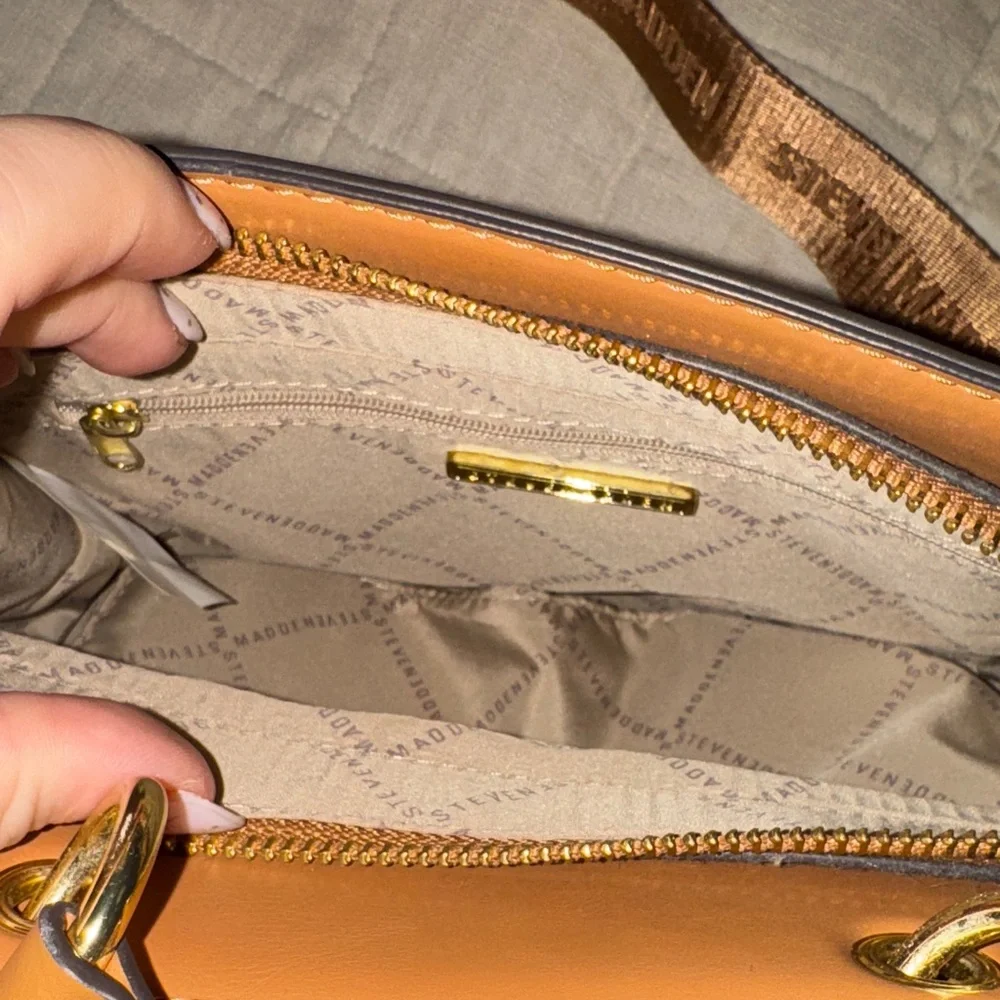 Steve Madden Brown Shoulder Bag with Pouch - Picture 4 of 7